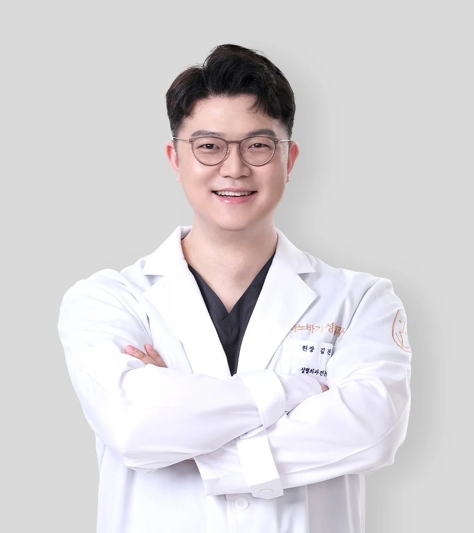 ดร.คิมจินฮยอน (Dr. Jinhyun Kim) ศัลยแพทย์ตกแต่งผู้ได้รับวุฒิบัตรที่ Banobagi